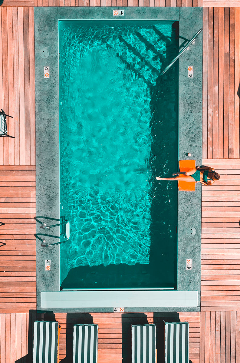 At the Pool Walldecoration Wandkraft 80x120 cm Aluminium Profiel