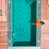 At the Pool Walldecoration Wandkraft 80x120 cm Aluminium Profiel