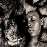 Woman and Lion (Outlet) Walldecoration Wandkraft 70x118 cm