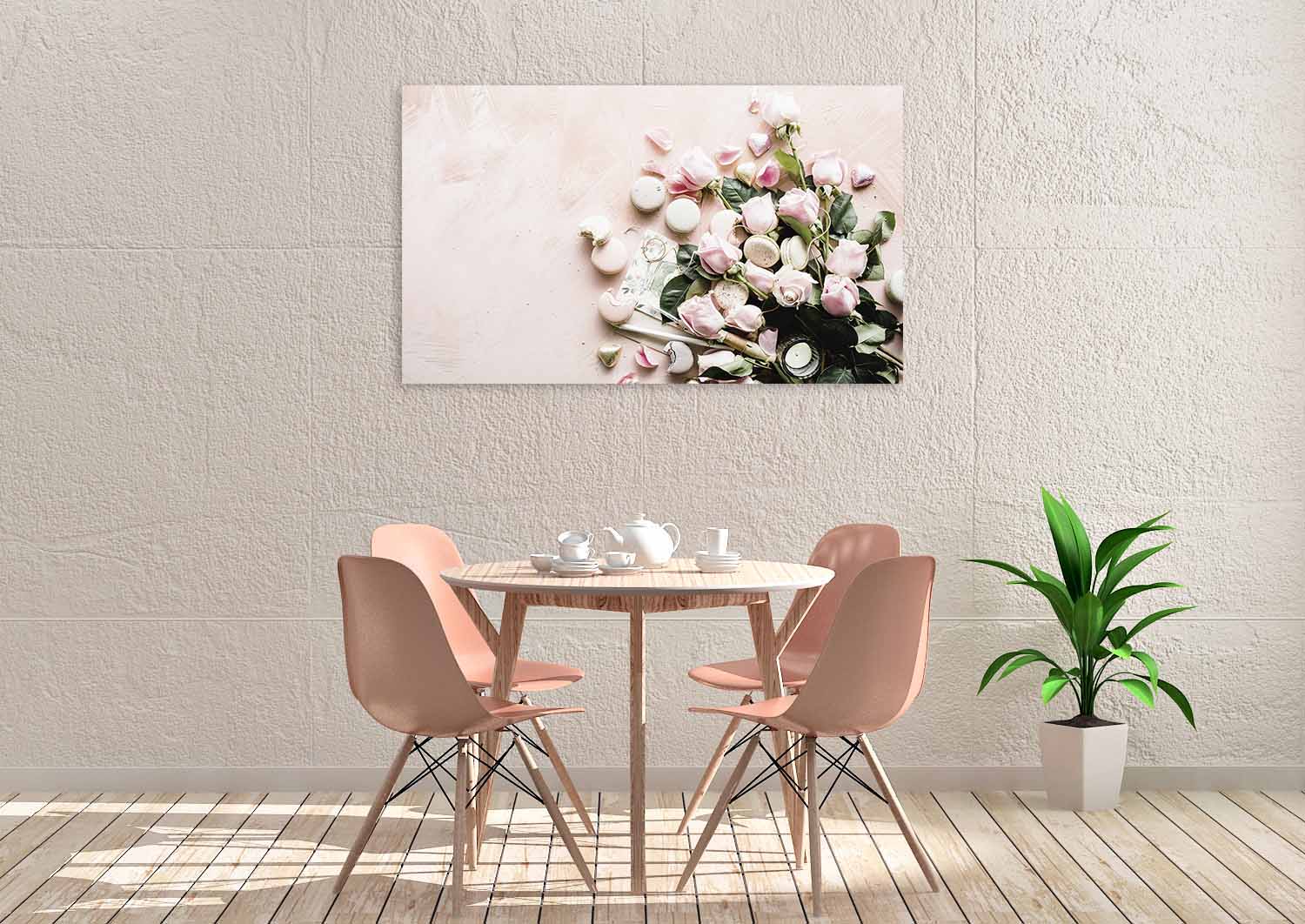 Warm botanisch interieur 2026 – Botanical Stories 004 wanddecoratie van Wandkraft in een sfeervolle eetkamer met roze stoelen en beige muur