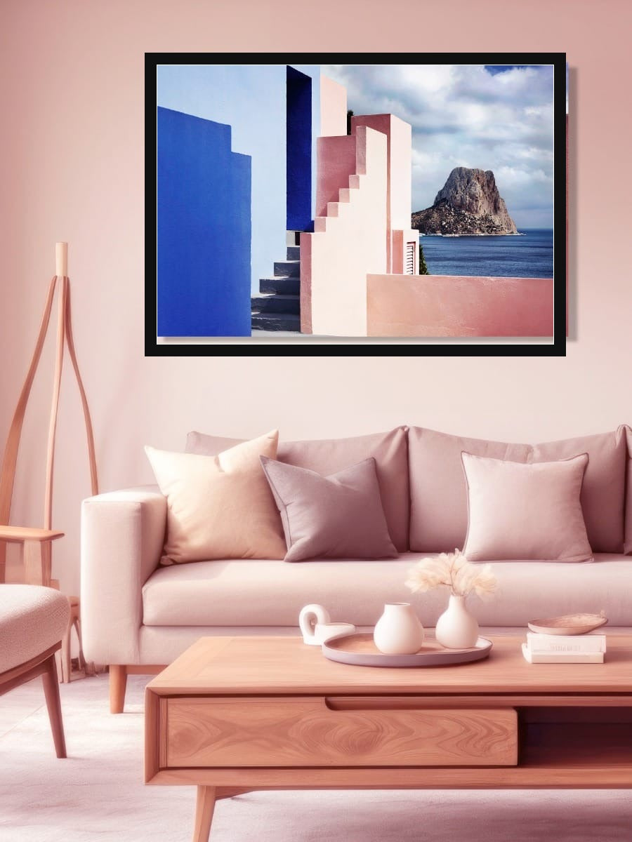 Roze woonkamer met beige bank en de Wandkraft Seaside Geometry wanddecoratie uit de Calpe Alicante collectie in een strakke zwarte lijst voor een mediterrane zomersfeer
