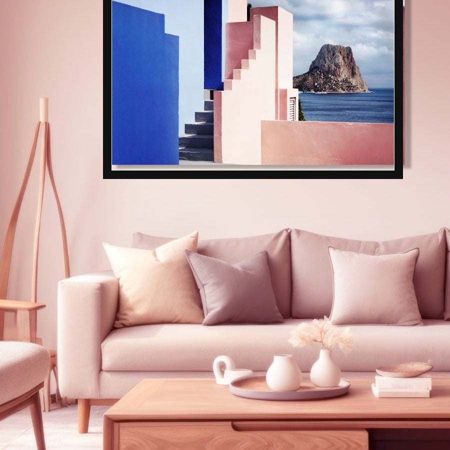 Roze woonkamer met beige bank en de Wandkraft Seaside Geometry wanddecoratie uit de Calpe Alicante collectie in een strakke zwarte lijst voor een mediterrane zomersfeer