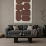 Monolith Cocoa viltpaneel met witte baklijst aan de wand in een rustig Japandi-interieur