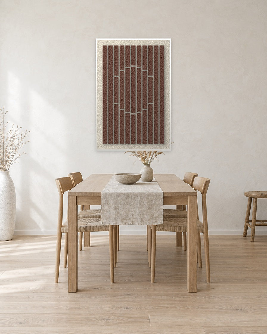 Striped Sun Cocoa viltpaneel met witte baklijst aan de wand in een Scandinavische eethoek