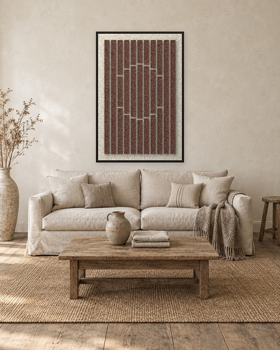 Striped Sun Cocoa viltpaneel met zwarte baklijst aan de wand in een landelijk interieur