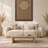 Sun Bend Latte viltpaneel met kastanjebruine baklijst aan de wand in een Scandinavisch interieur