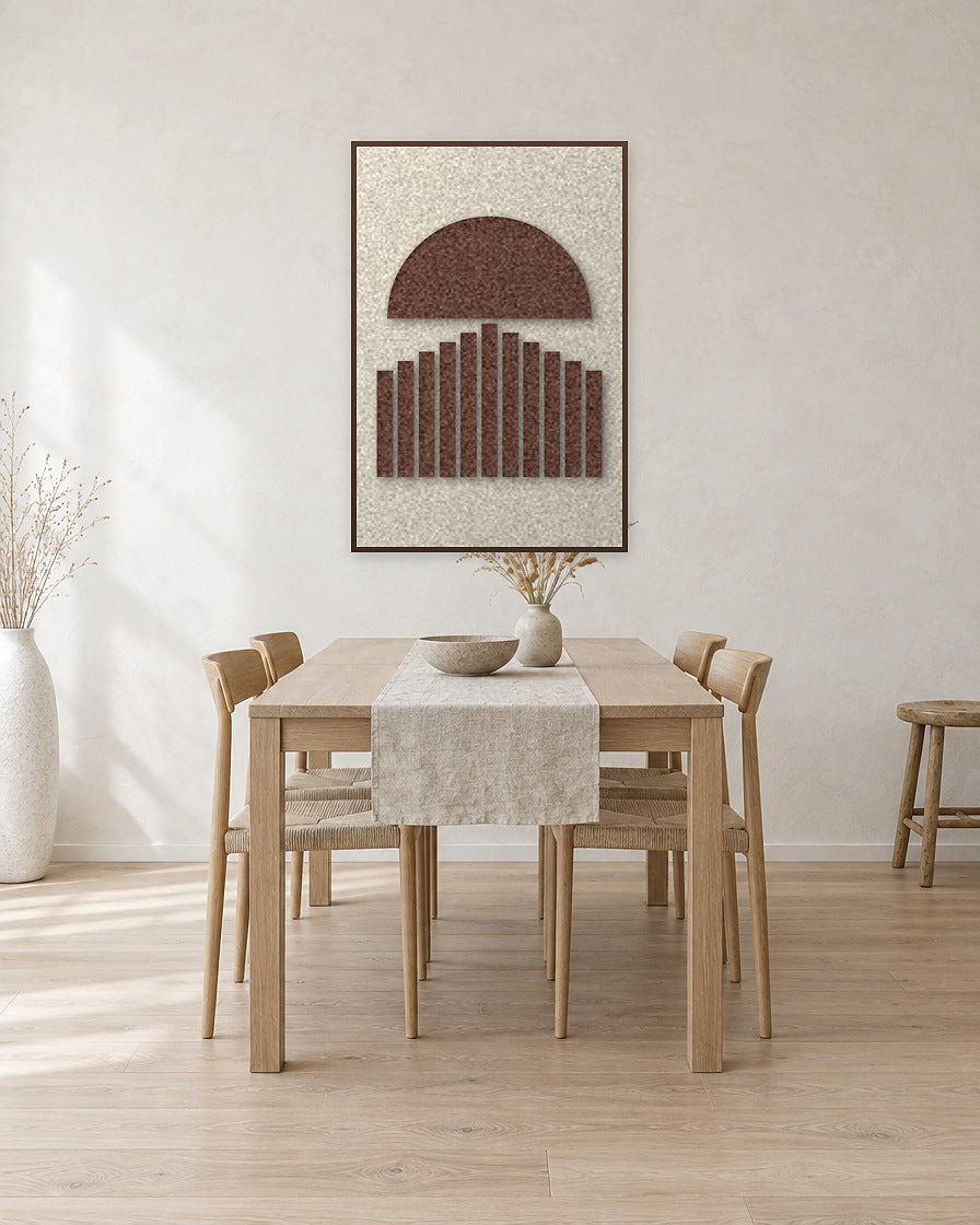 Sunset Stripes Cocoa viltpaneel met kastanjebruine baklijst aan de wand in een Scandinavische eethoek