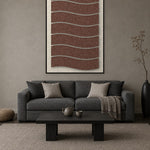 Flowline Cocoa viltpaneel met zwarte baklijst aan de wand in een rustig Japandi-interieur