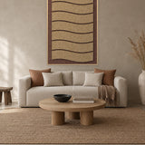 Flowline Latte viltpaneel met blanke baklijst aan de wand in een Japandi-interieur