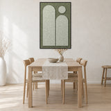 Arch Gate Fern viltpaneel met zwarte baklijst aan de wand in een Scandinavische eethoek