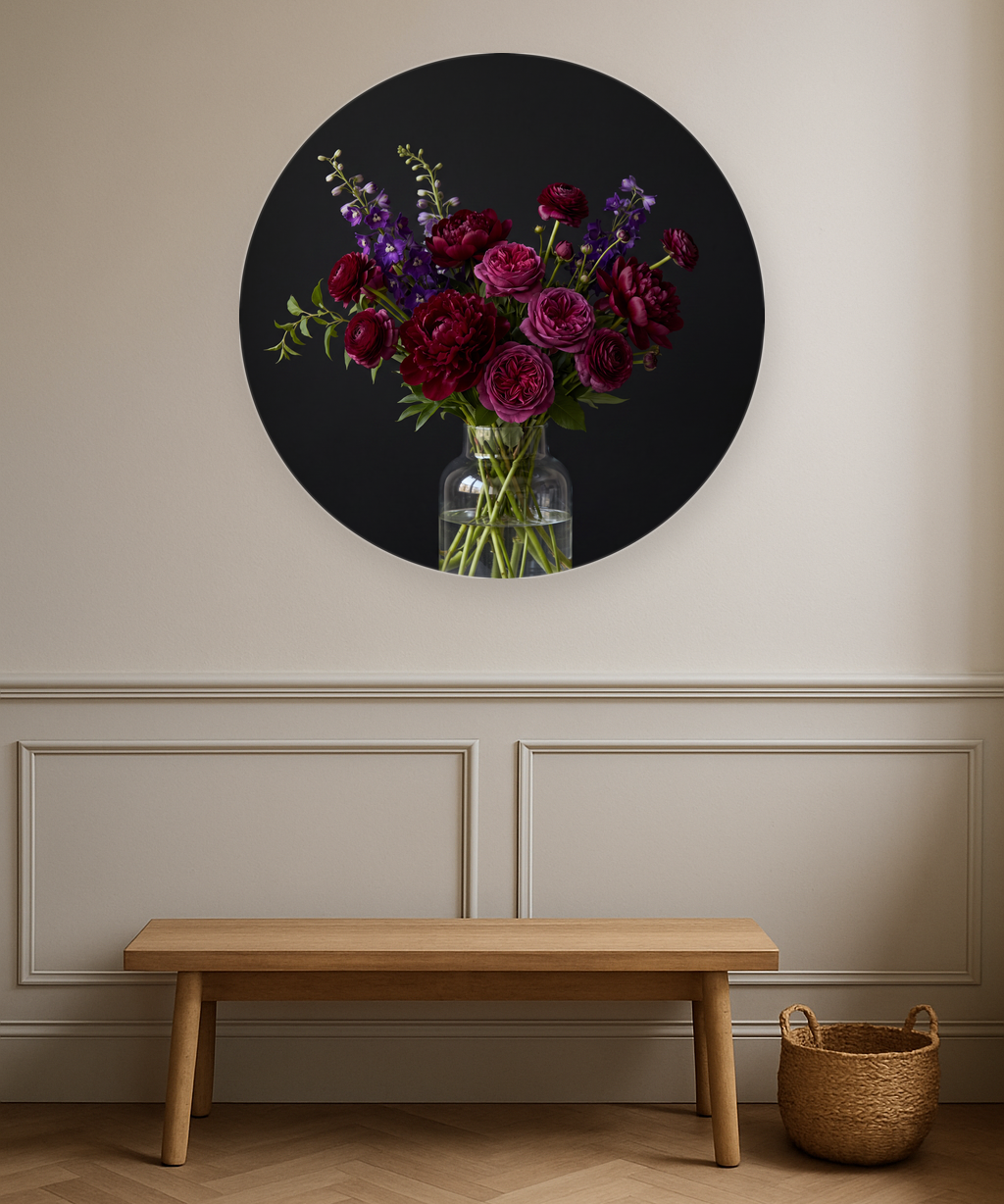 Plum Velvet ronde wanddecoratie in modern interieur