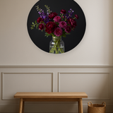 Plum Velvet ronde wanddecoratie in modern interieur