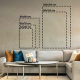 Wandkraft canvas — formatenoverzicht: 40x60, 50x70, 60x90, 80x120 en 100x150 cm op ware schaal boven een bank.