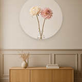 Quiet Duet ronde wanddecoratie in modern interieur