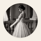The Debutante rond schilderij