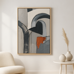 Arch Light van Wandkraft op akoestisch vilt in blanke baklijst, in een licht Scandinavisch interieur.
