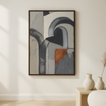 Arch Light van Wandkraft op akoestisch vilt in wenge baklijst, in een licht Scandinavisch interieur.