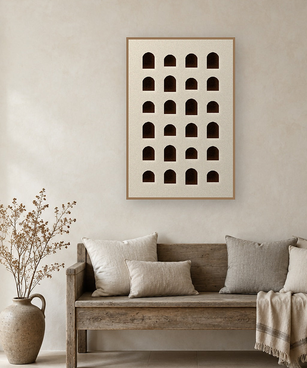 Arch Rhythm viltpaneel aan de wand boven een houten bank in een landelijk interieur