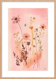 Wandkraft wanddecoratie: Waterverf muurkunst met roze en oranje wilde bloemen op zachtroze achtergrond, boho stijl. voor een stijlvol interieur