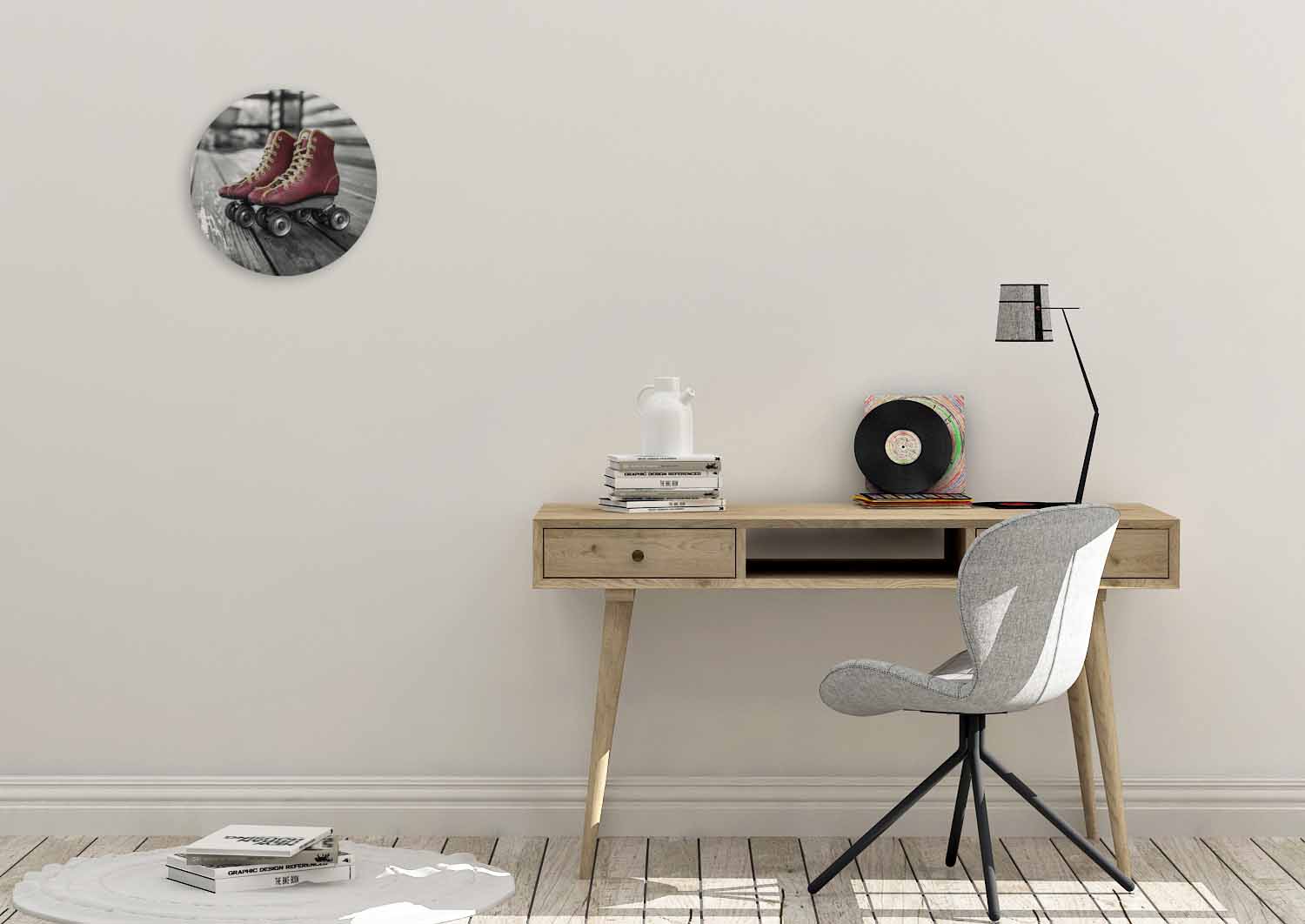 Wandkraft wanddecoratie: Minimalistische werkplek met houten bureau, grijze stoel, lamp en ronde Wandkraft Moves 001 wanddecoratie op witte muur. voor een stijlvol interieur