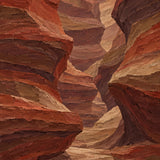 Peinture d'une gorge étroite aux parois rocheuses stratifiées rouge rouille, aubergine et sable, Wandkraft