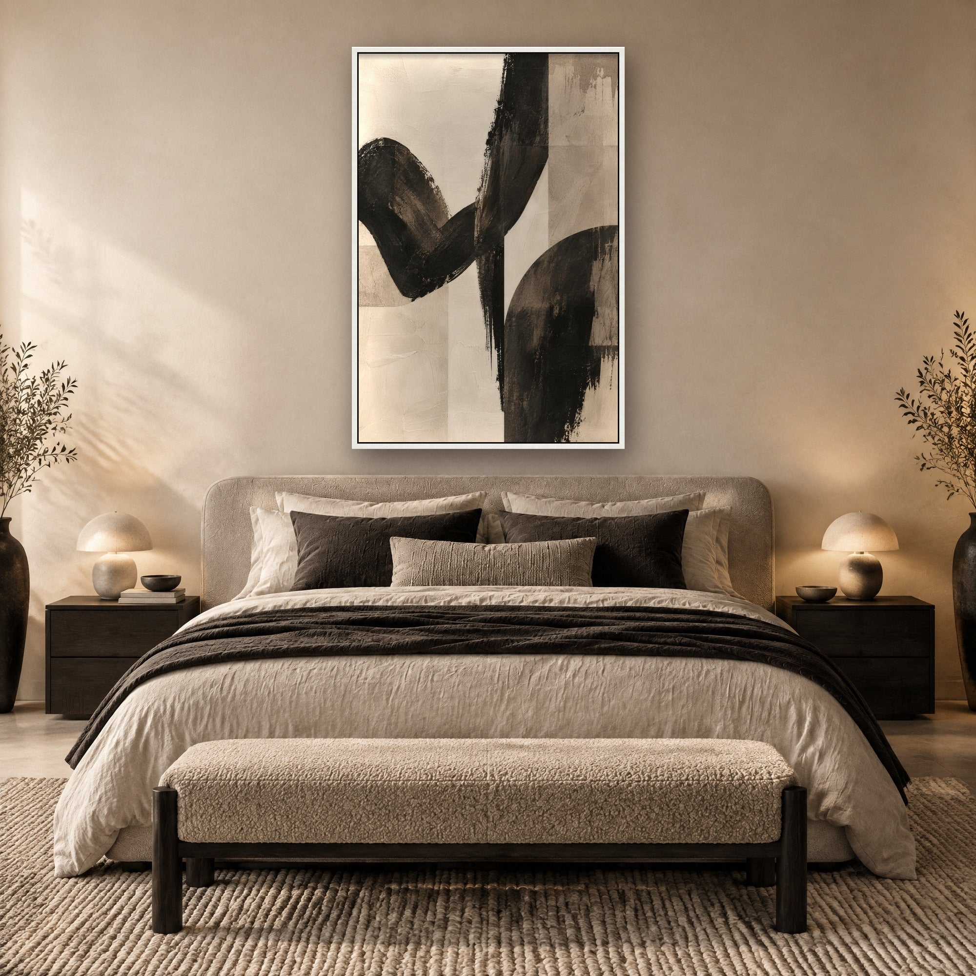 Charcoal Gesture sfeerbeeld met witte baklijst in een slaapkamer