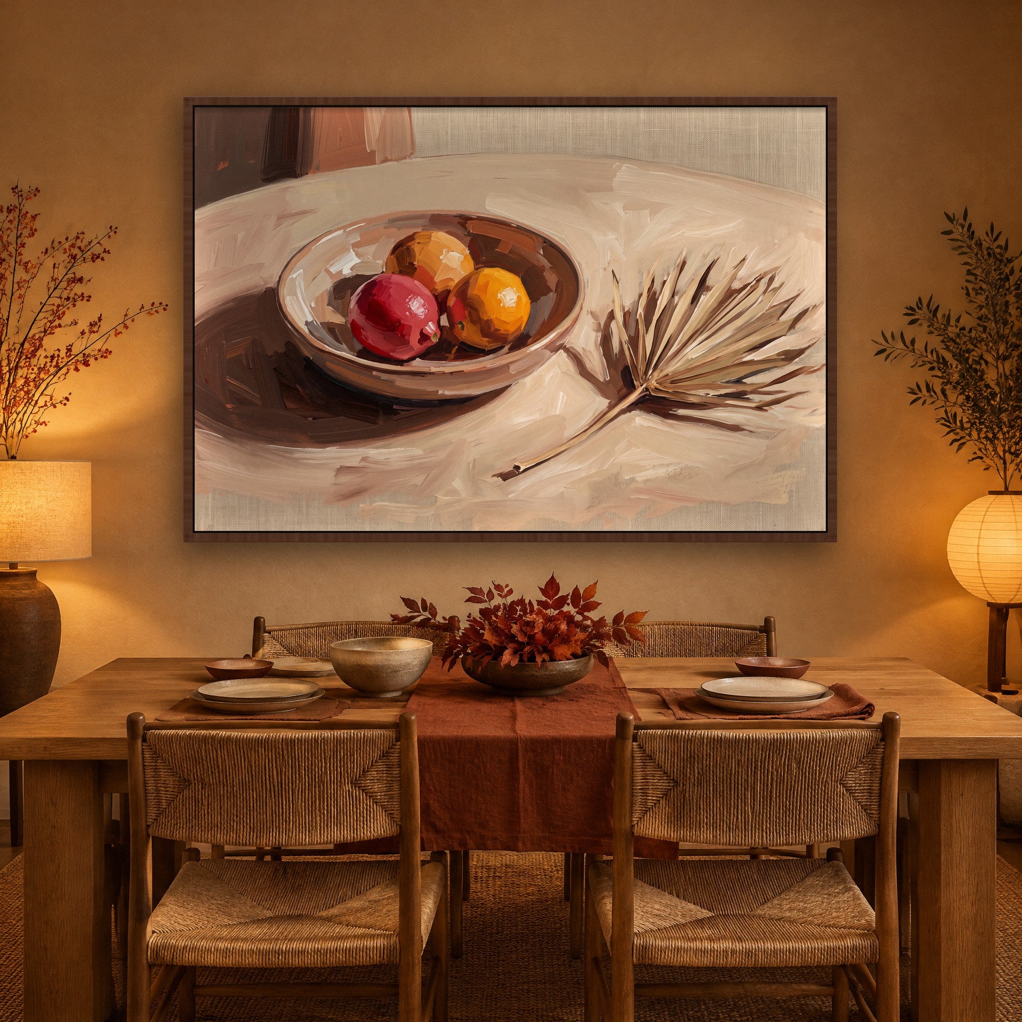 Citrus Table Stimmungsbild mit kastanienbraunem Schattenfugenrahmen im Japandi-Esszimmer