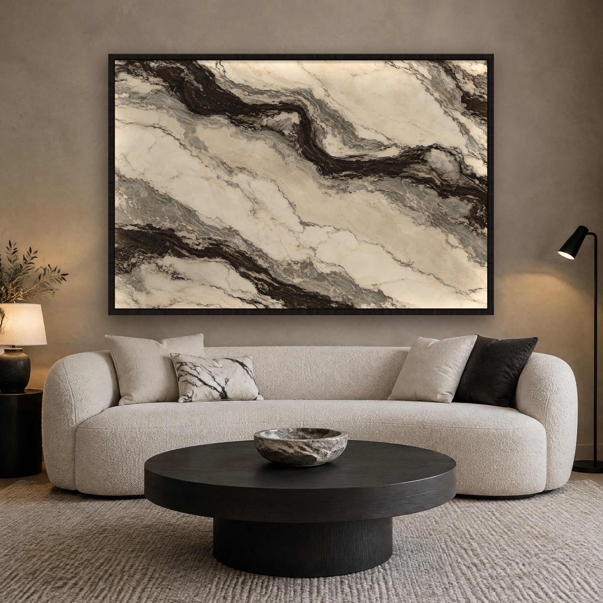 Cloud Marble en situation avec cadre caisse noir dans un salon apaisé