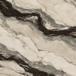 Gros plan de marbre aux veines diagonales crème, grises et brun noir, format paysage, Wandkraft