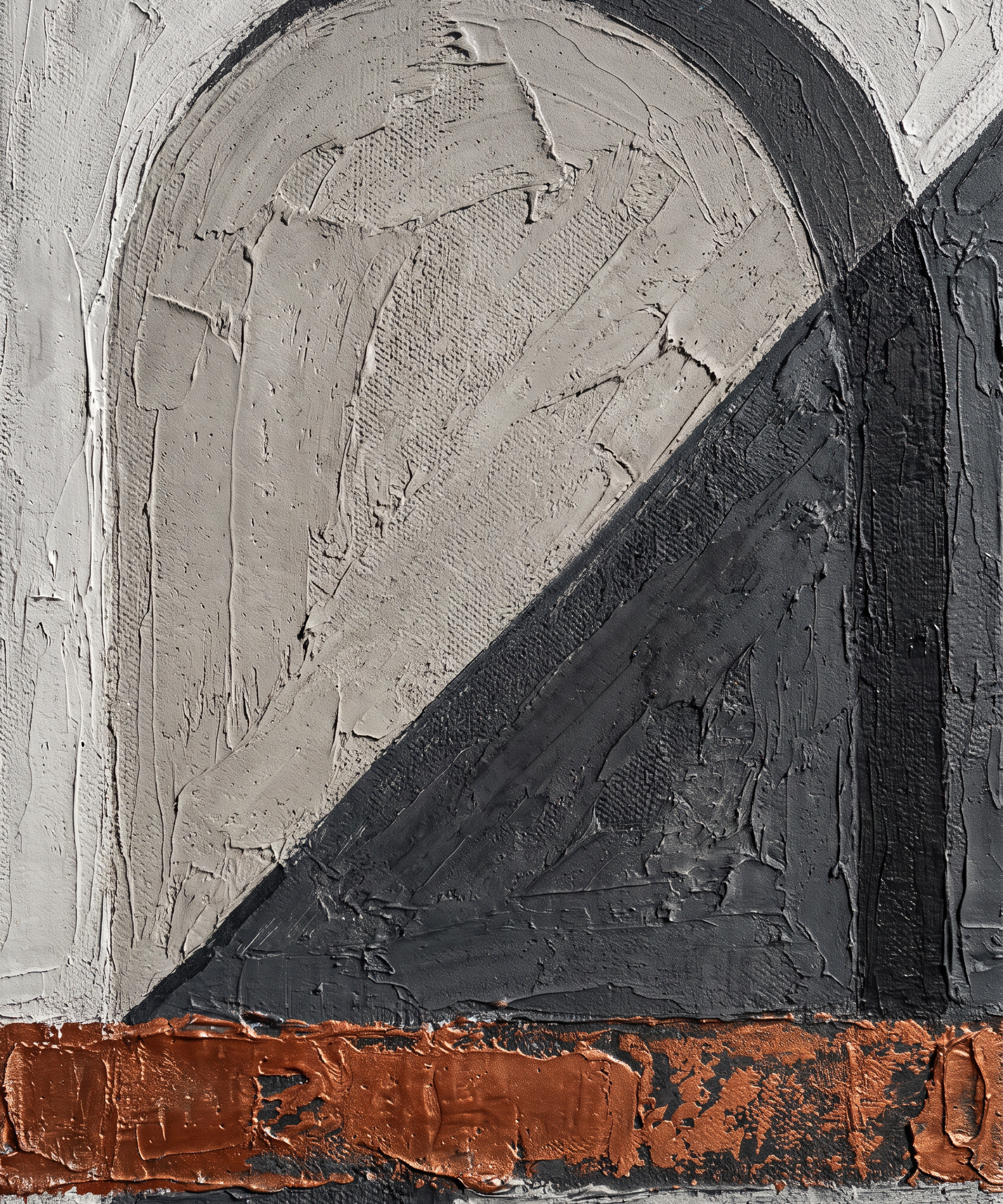 Concrete Hours wanddecoratie van Wandkraft: een architectonische boog in warm beton en diep antraciet met een gebrand koperen band.