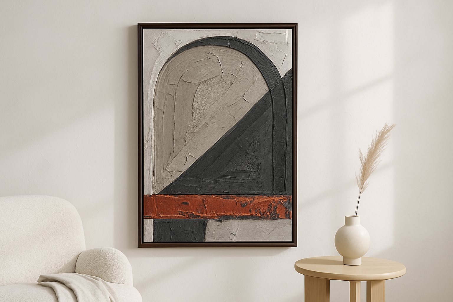 Concrete Hours van Wandkraft op akoestisch vilt in wenge baklijst, in een licht Scandinavisch interieur.