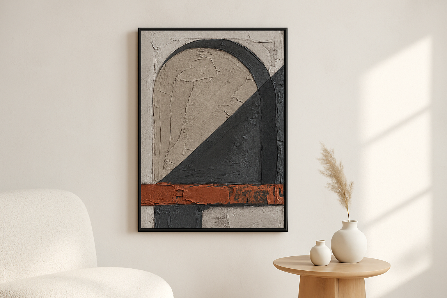 Concrete Hours van Wandkraft op akoestisch vilt in zwarte baklijst, in een licht Scandinavisch interieur.