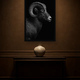 Dark Spiral interieur mockup met zwarte lijst