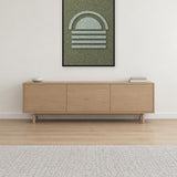 Dawn Arch Forest viltpaneel aan de wand in een Scandinavisch interieur