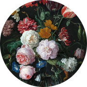 Wandkraft wanddecoratie: Ronde wanddecoratie met stilleven van rozen, pioenen en tulpen op donkere achtergrond, klassieke stijl. voor een stijlvol interieur