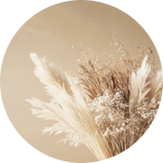 Décoration murale Wandkraft : décoration murale ronde à l'herbe de la pampa séchée et aux fleurs des champs dans des tons beiges doux, allure naturelle. pour un intérieur élégant