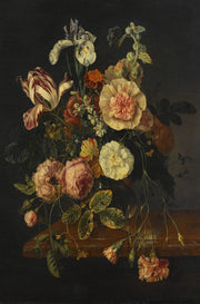 Wandkraft Wanddekoration: Wanddekoration mit einem farbenfrohen klassischen Blumenstrauß vor dunklem Hintergrund und Holzrand, im Stil der holländischen Meister. Für ein stilvolles Interieur