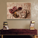Evening Pomegranate ambiance avec cadre en bois clair dans un intérieur de luxe moderne