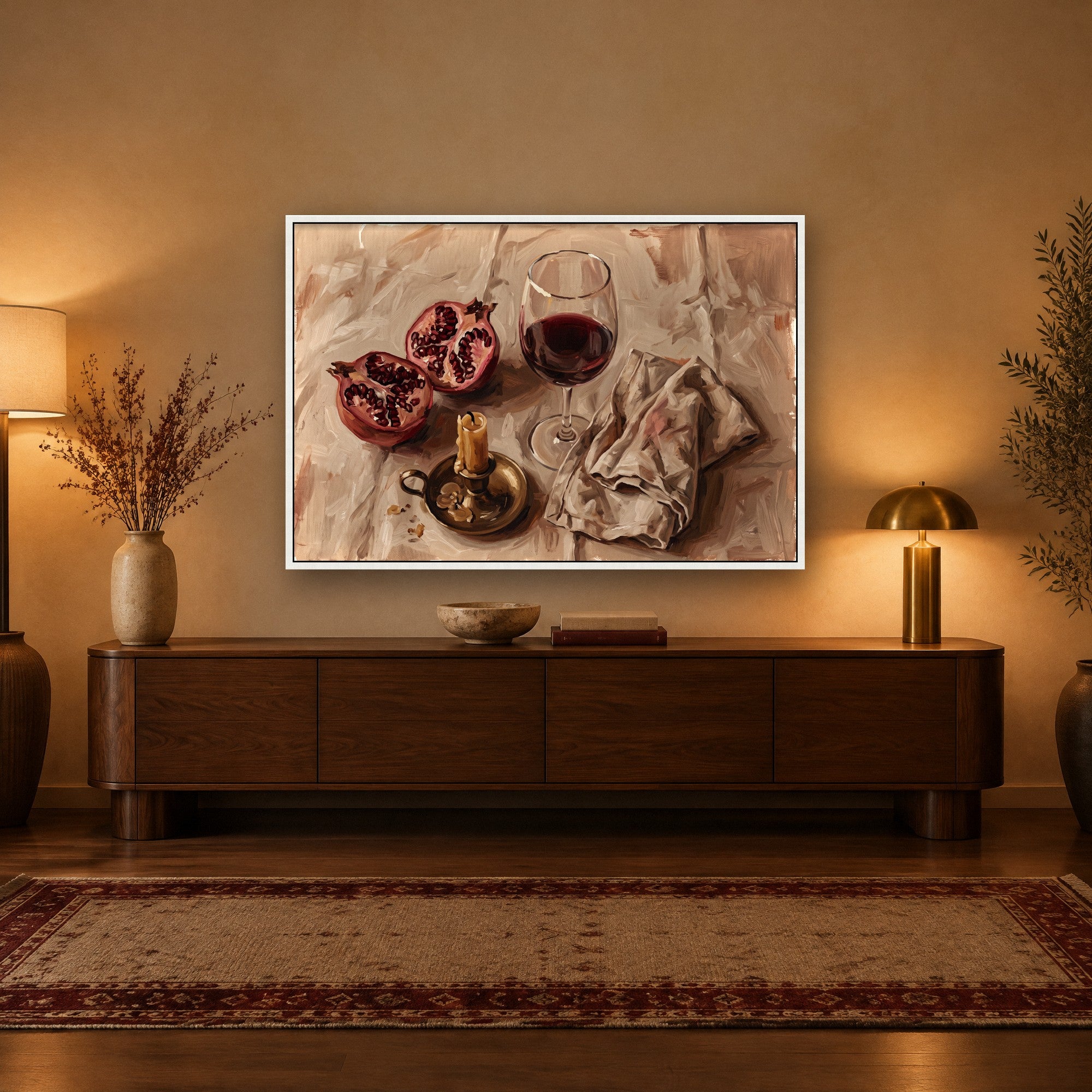 Evening Pomegranate sfeerbeeld met witte baklijst in een warme hal
