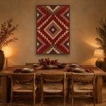 Kilim Relief en situation avec cadre caisse châtaigne dans une salle à manger de style japandi