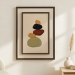 Quiet Pebble van Wandkraft op akoestisch vilt in wenge baklijst, in een licht Scandinavisch interieur.