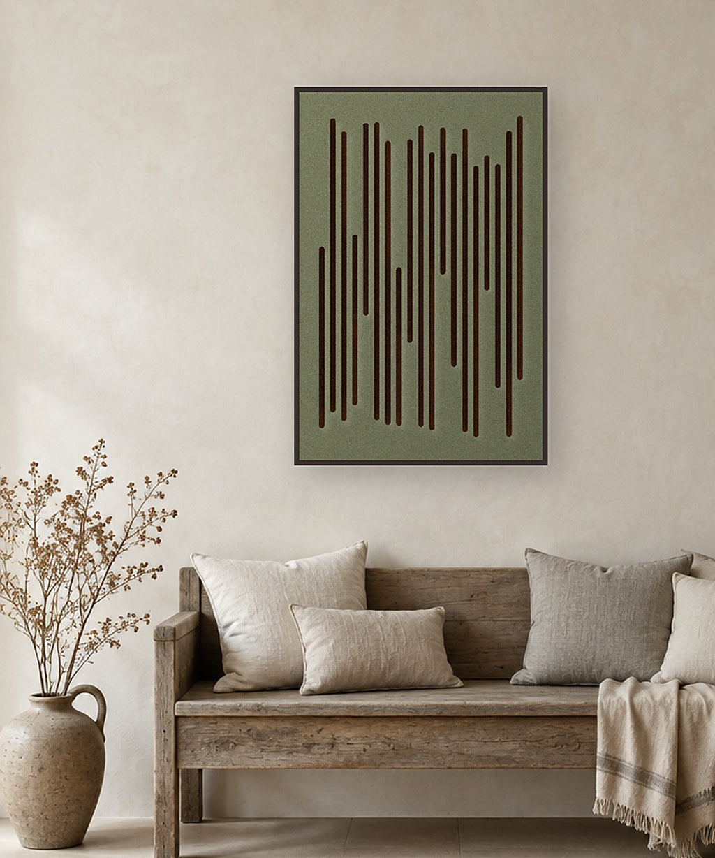 Reed Lines groen viltpaneel aan de wand boven een houten bank in een landelijk interieur