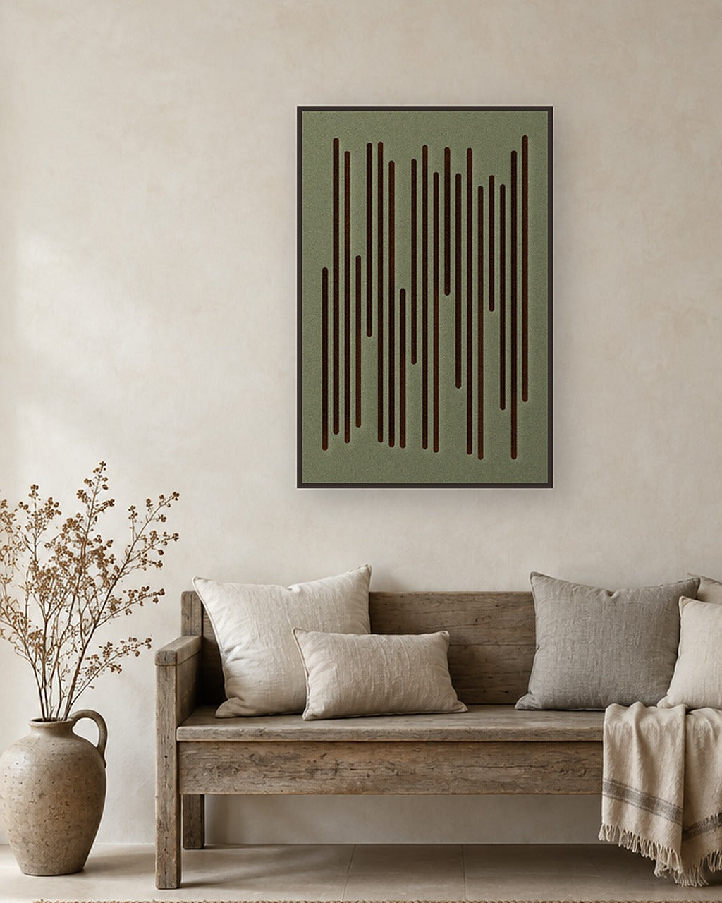 Reed Lines groen viltpaneel aan de wand boven een houten bank in een landelijk interieur