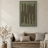 Reed Lines groen viltpaneel aan de wand boven een houten bank in een landelijk interieur