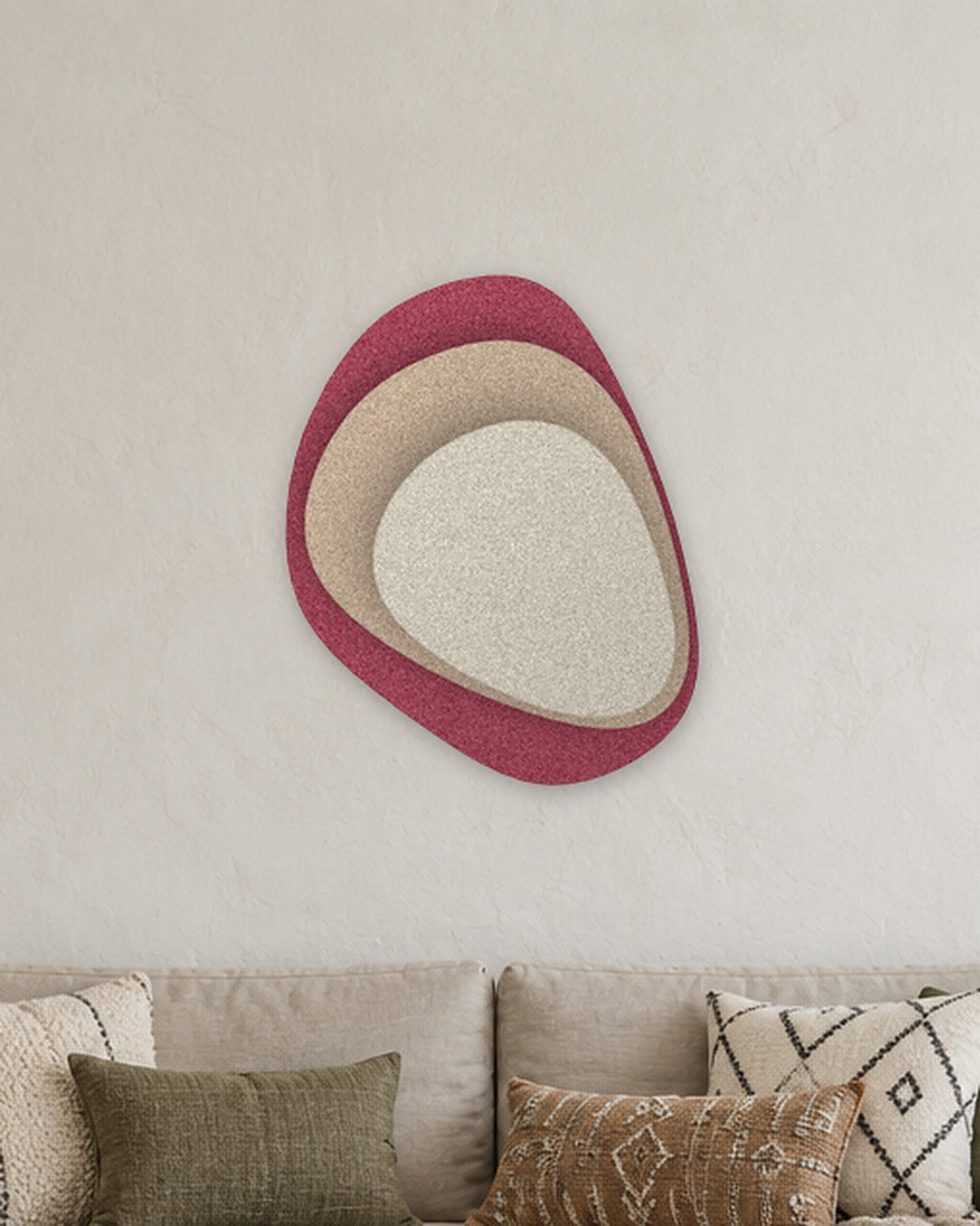 Stone Shield relief acoustique en feutre superposé, ambiance, coloris Bordeaux-Zand-Ivoor