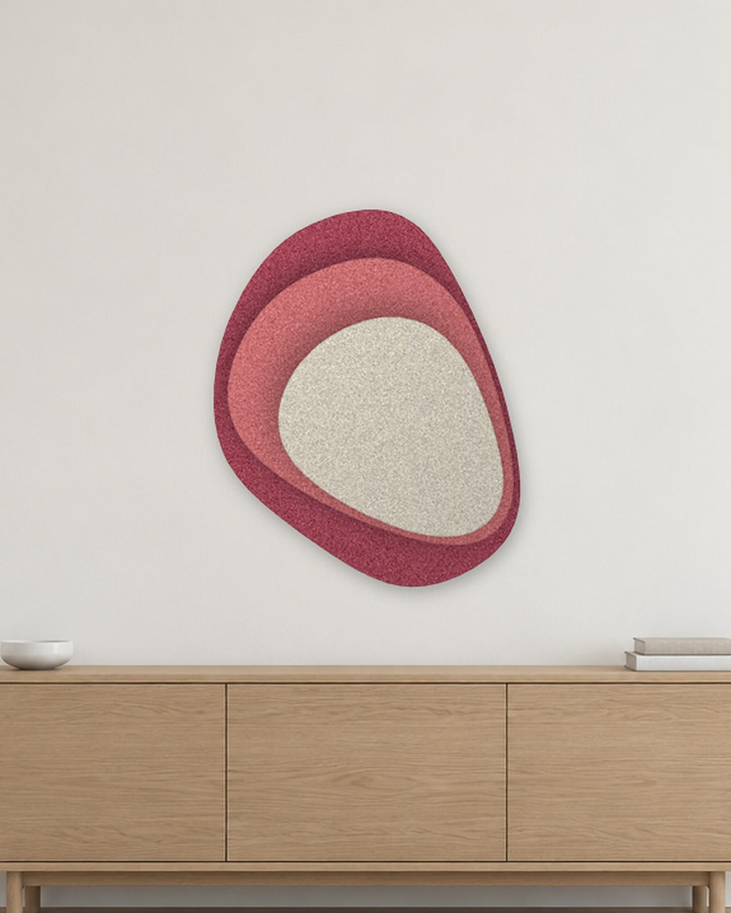 Stone Shield relief acoustique en feutre superposé, ambiance, coloris Bordeaux-Blush-Ivoor