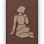 Shoulder Rest Cappuccino Akustikpaneel aus Filz mit aufgelegter Frauenfigur in Cappuccinobraun auf Kaffeebraun, mit schwarzem Schattenfugenrahmen