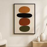 Still Balance van Wandkraft op akoestisch vilt in zwarte baklijst, in een licht Scandinavisch interieur.