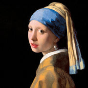 Wandkraft wanddecoratie: Jonge vrouw in blauw en geel kijkt over haar schouder, klassieke schilderstijl, sfeervolle muurdecoratie Wandkraft. voor een stijlvol interieur