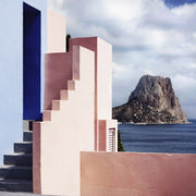 Wandkraft Wanddekoration: Moderne Gebäude in Pastellfarben mit Treppen, Meerblick und einer Felseninsel unter bewölktem Himmel, minimalistische Wanddekoration. für ein stilvolles Interieur